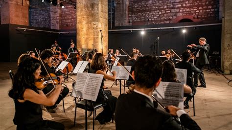 Rüya Demiröz'ün İstanbul Konseri: Müzik,Dans ve Olağanüstü Bir Atmosfer!